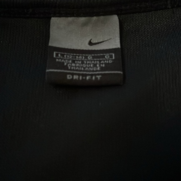 Sleeveless dri fit blk size L sleeveless top  in perfect condition. - Picture 3 of 3